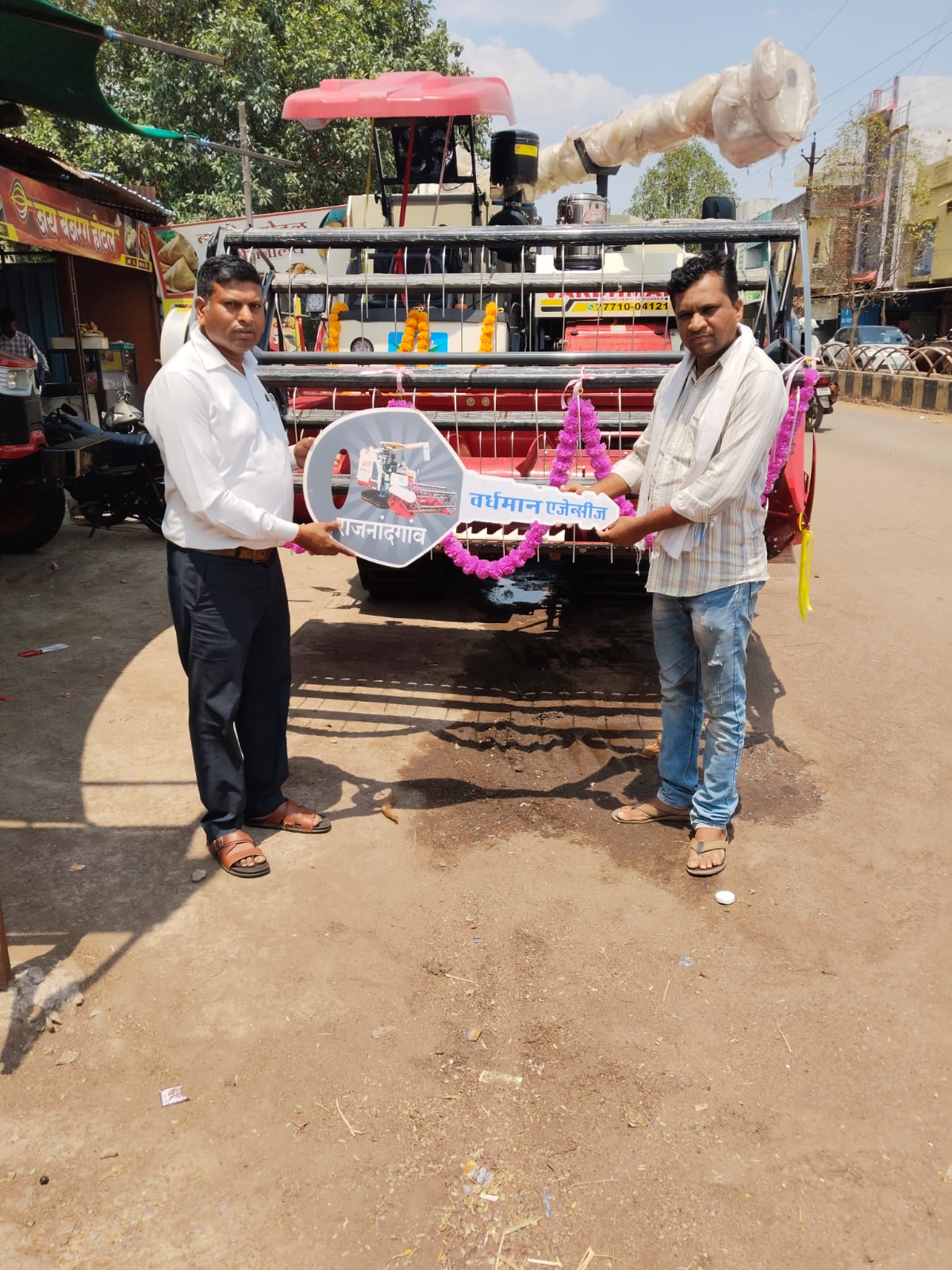 वर्धमान 102 HP हार्वेस्टर डिलीवरी 8 — वर्धमान एजेंसीज
