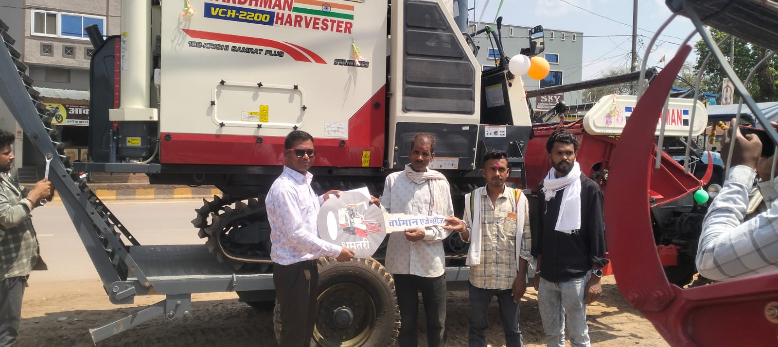वर्धमान 102 HP हार्वेस्टर डिलीवरी 3 — वर्धमान एजेंसीज